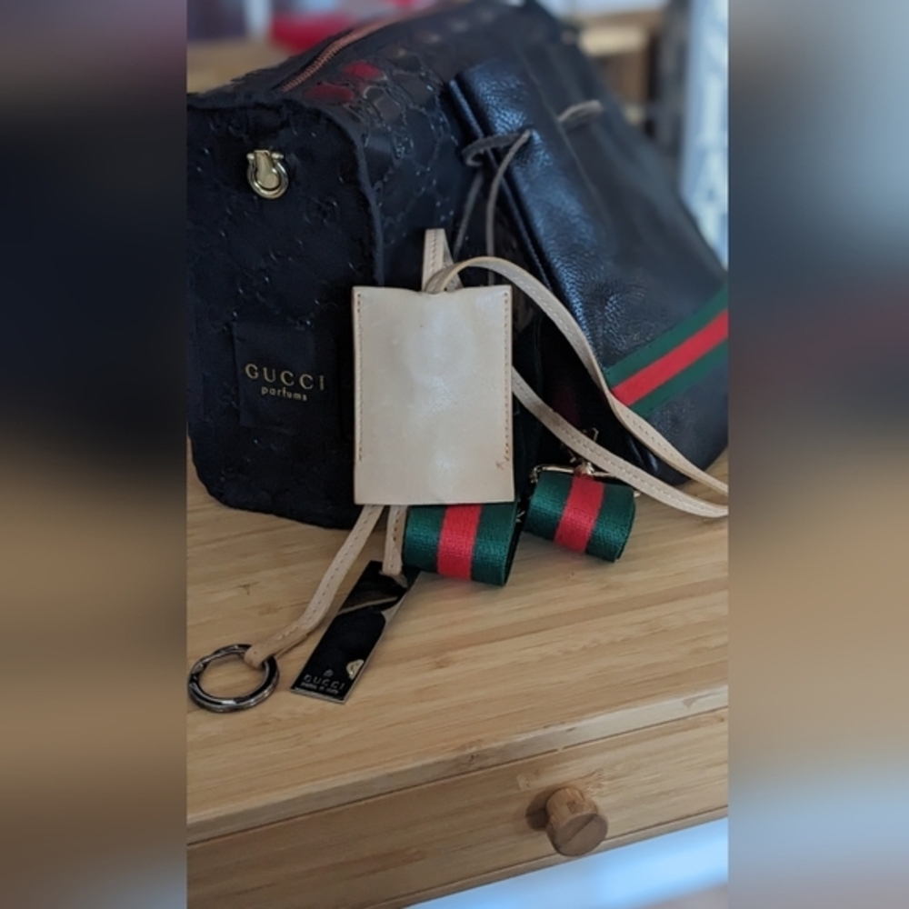 Gucci Black Bag with Red and Green Stripes Lanyard And Pouch Bundle